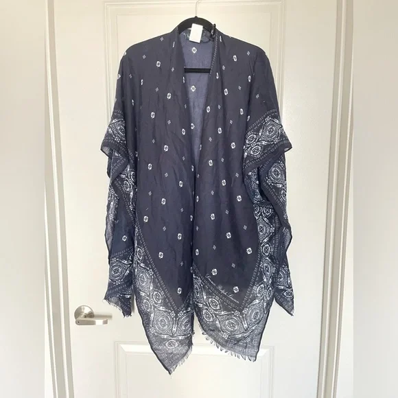 LRL Blue and White patterned Shawl - Picture 1 of 3